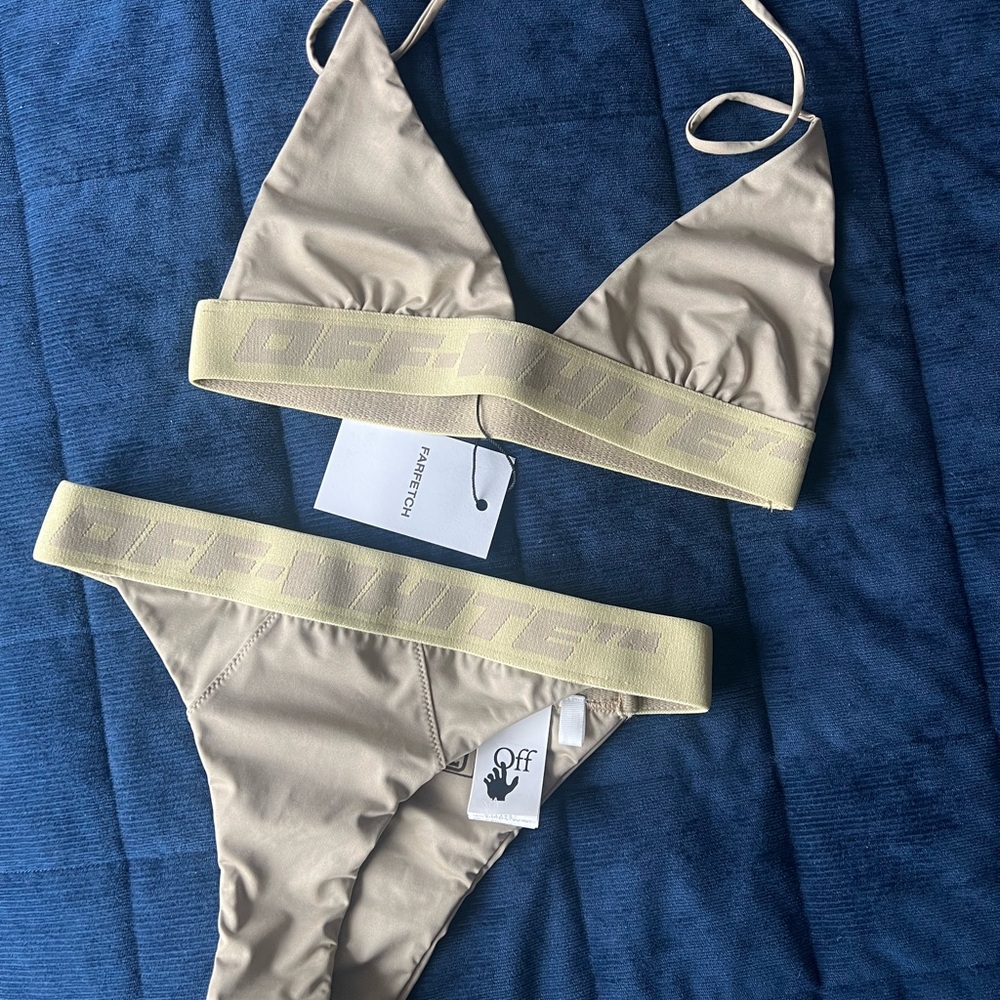 *New with Tags* Women’s Off White Bikini swim set
